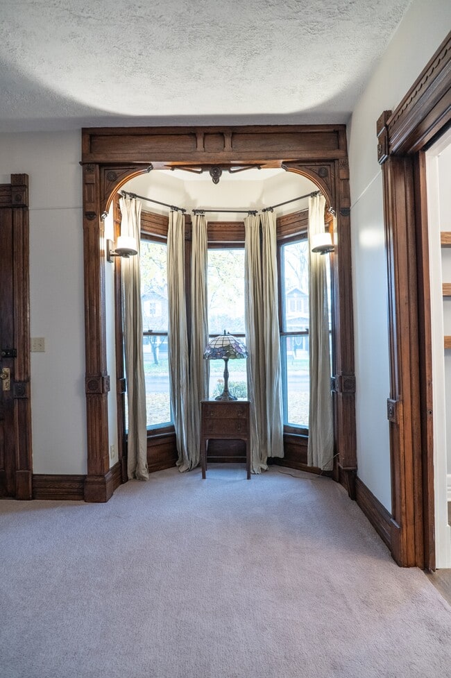 Building Photo - 422 S Michigan Ave