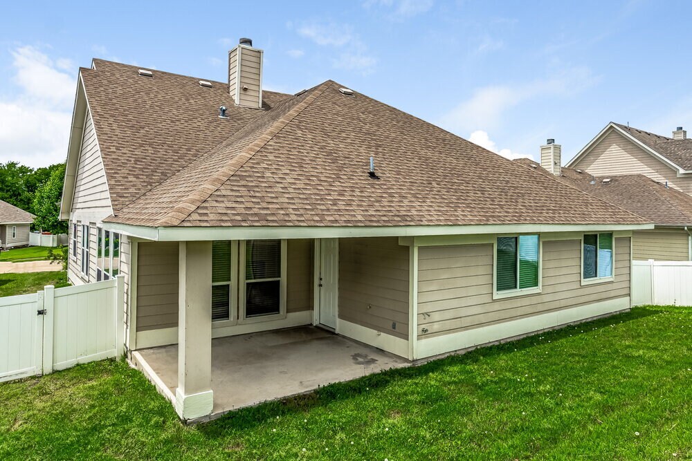 Building Photo - 317 Creekview Dr