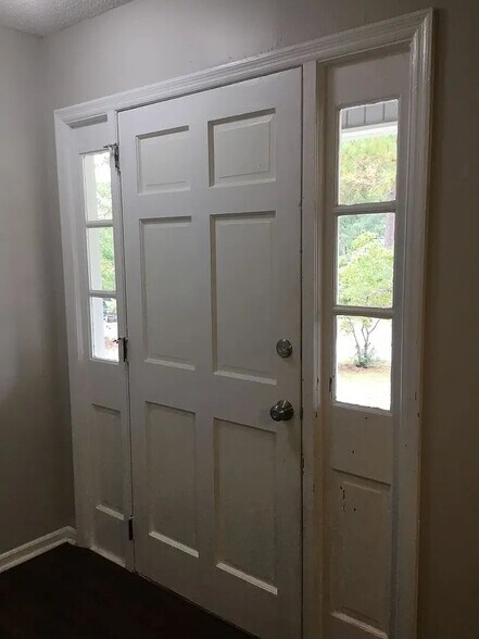 Building Photo - 128 Durango Ave