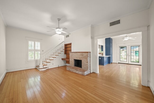 Building Photo - 406 Sul Ross St