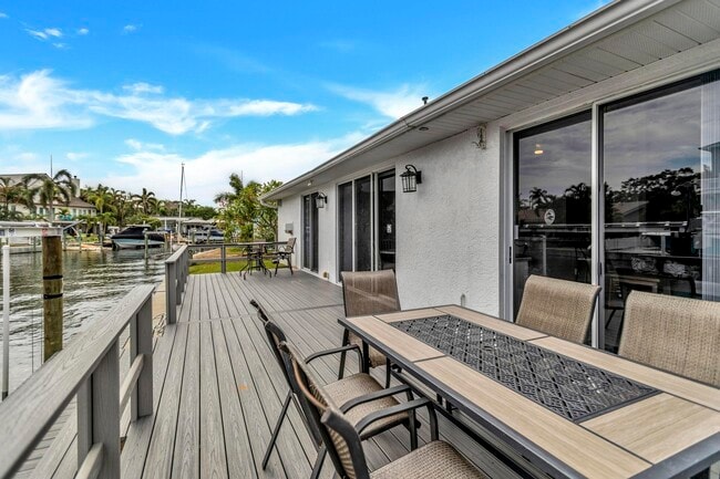Building Photo - 2127 Lagoon Dr