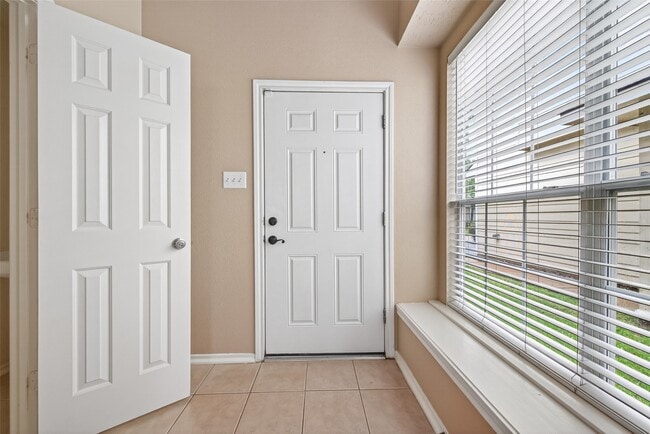 Building Photo - 5626 Claybeck Ln