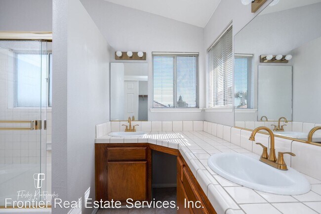 Building Photo - 4 br, 3 bath House - 10701 galway