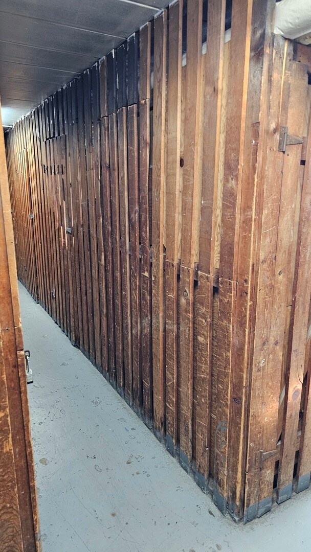 Building Photo - 2025 W Granville Ave