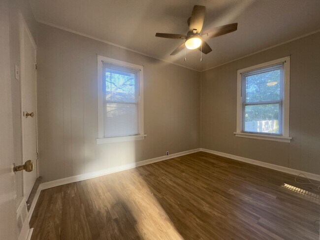 Building Photo - Recently Renovated 3-Bedroom Home in South...