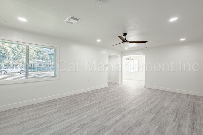 Building Photo - 341 Laurel Ave