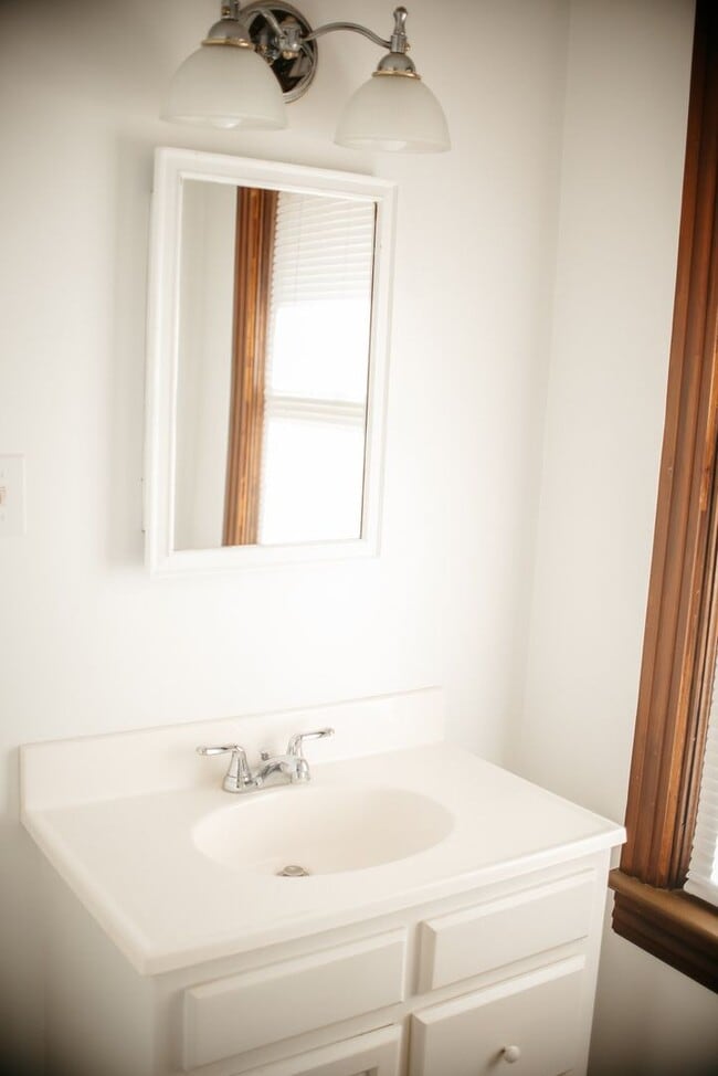 Building Photo - 352 S Catherine St