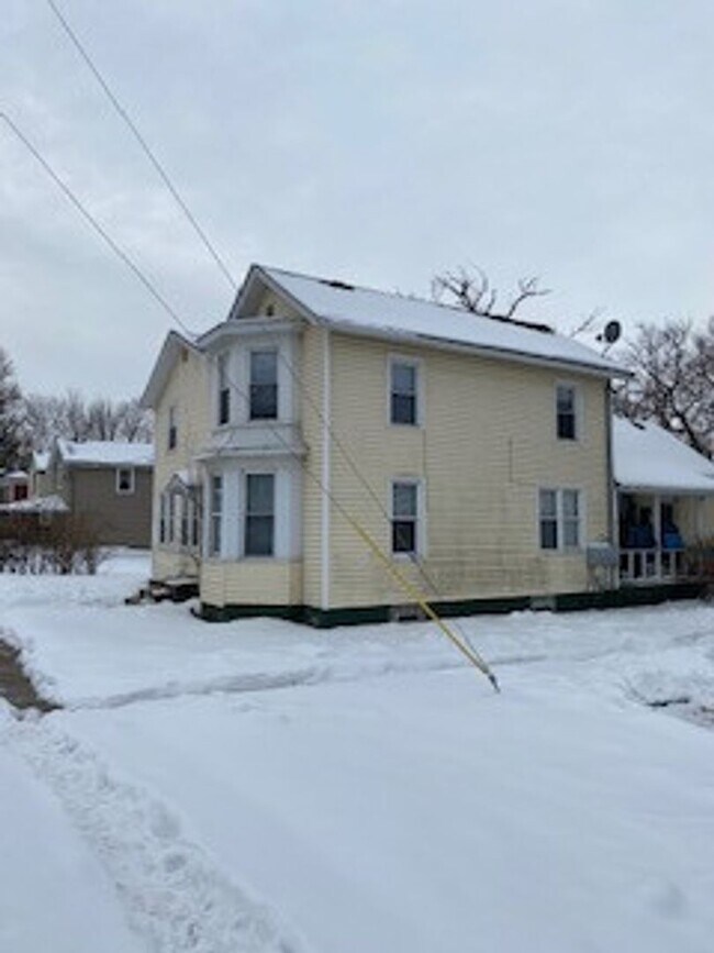 Building Photo - 1201 S State St
