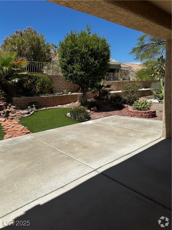 Building Photo - 2521 Highvale Dr
