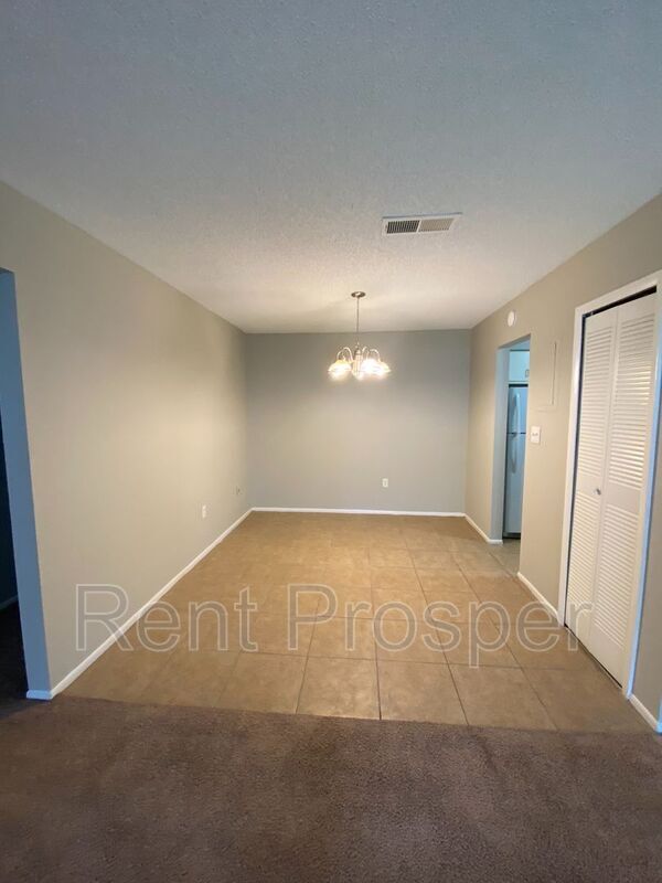 Building Photo - 304 Cherokee Ct