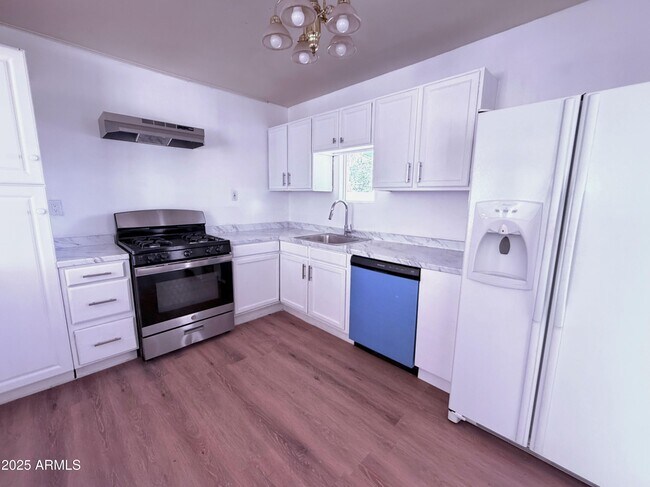 Building Photo - 2817 N 30th Pl