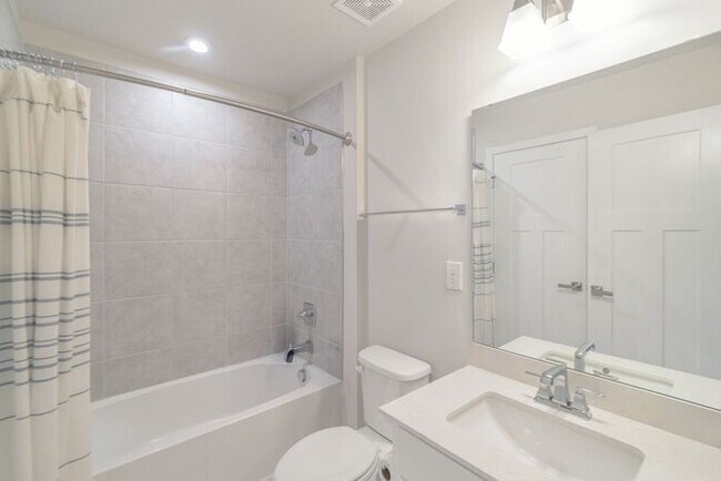 Building Photo - Stunning 3-Bedroom Townhouse in the Heart of South End!