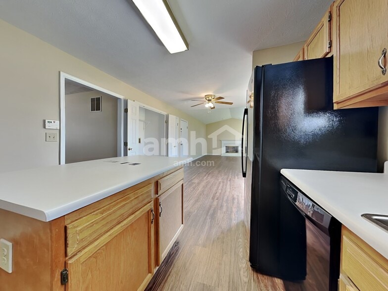 Building Photo - 3882 Greenbrook Dr