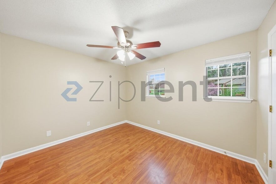 Building Photo - 10 Hartford Ct