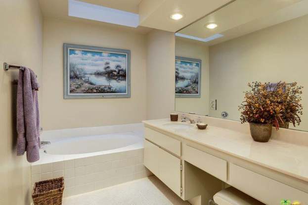 Building Photo - 7500 Regency Dr