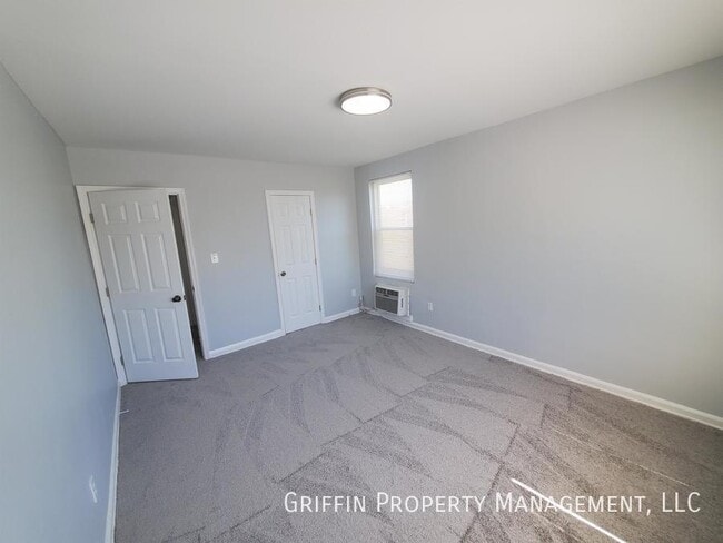 Building Photo - 4000 E. St. S.E-301