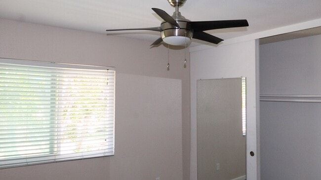 Building Photo - Beautiful 3 bedrooms corner unit condo located in Poway.