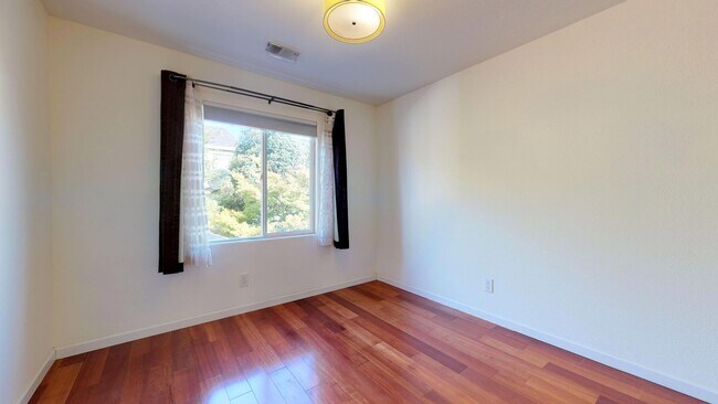 Building Photo - 405 Birkhaven Pl