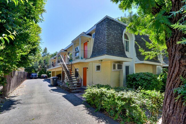 Building Photo - Charming 3 bed / 1 bath Apartment by Downtown