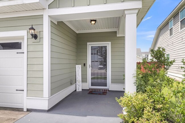 Building Photo - Fully Furnished 3 Bedroom, 2.5 Bathroom Home in Foxbank Plantation