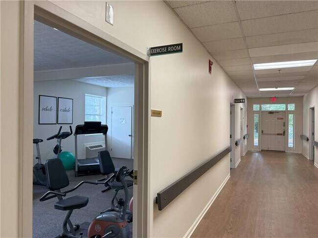 Building Photo - 475 Mount Vernon Hwy NE