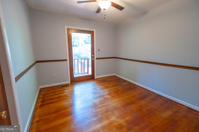 Building Photo - 1005 College Station Rd