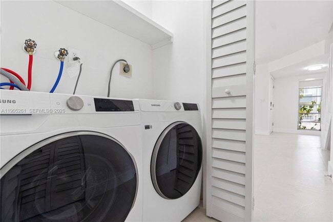 Building Photo - 3597 SW 17th St