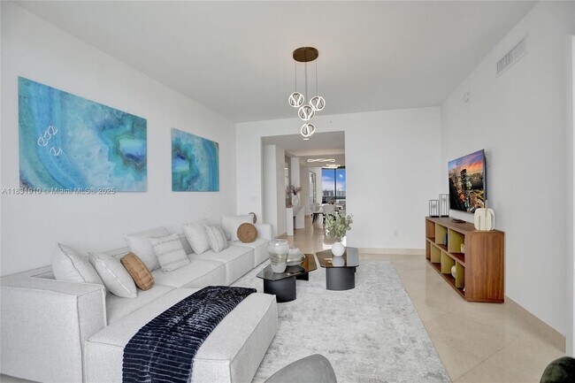 Building Photo - 18101 Collins Ave