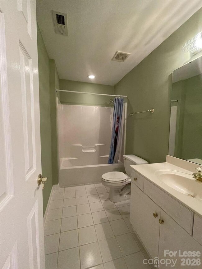 Building Photo - 6025 Oakridge Ct