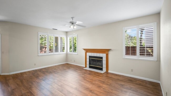 Building Photo - 4 BR/3BA Home in Laurel Creek with Park-Like Backyard!