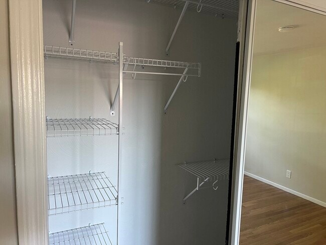 Building Photo - 4 Tara Dr