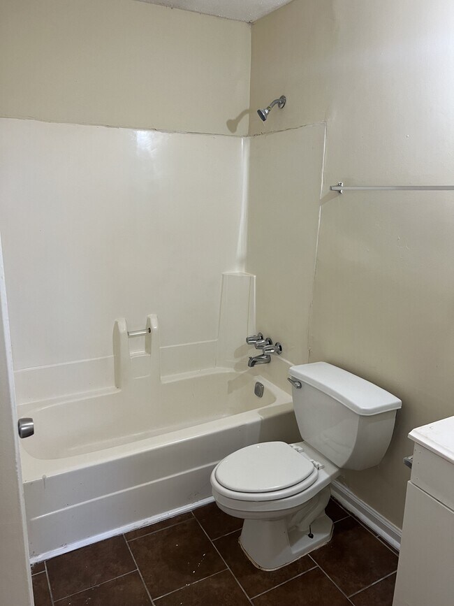 Building Photo - 853 Hemingway Rd