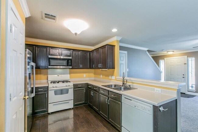 Building Photo - 824 Palo Duro Dr