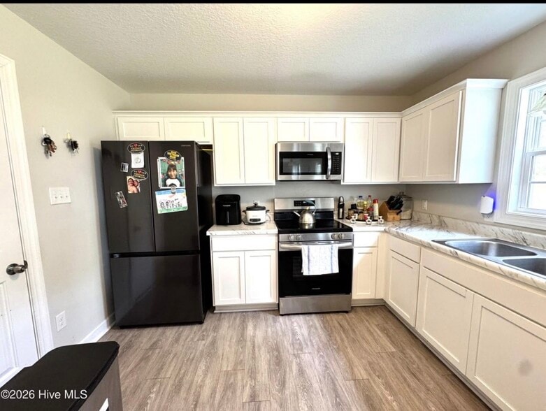 Building Photo - 1109 Carteret Manor Dr