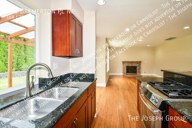 Building Photo - 706 Bremerton Pl NE