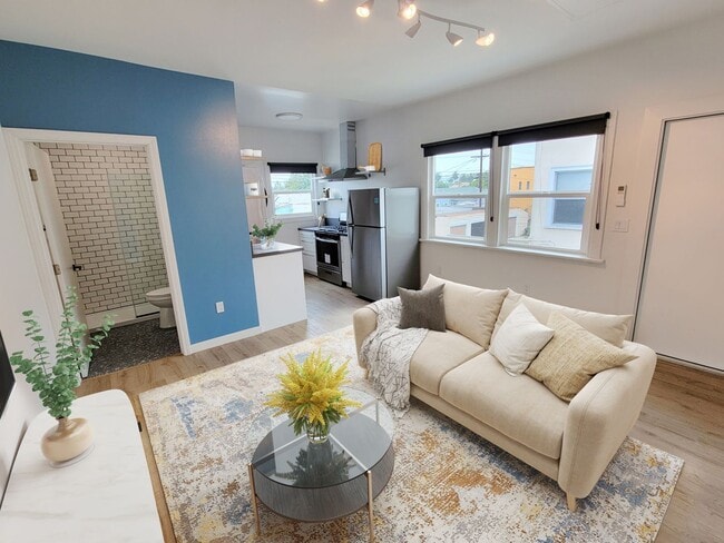 Building Photo - Renovated Studio with Bathroom In Jefferso...