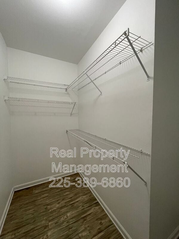 Building Photo - 9382 Pecan Tree Dr