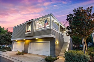 Building Photo - Stunning Furnished 2-bedroom Newport Beach condo Near the Ocean Today!