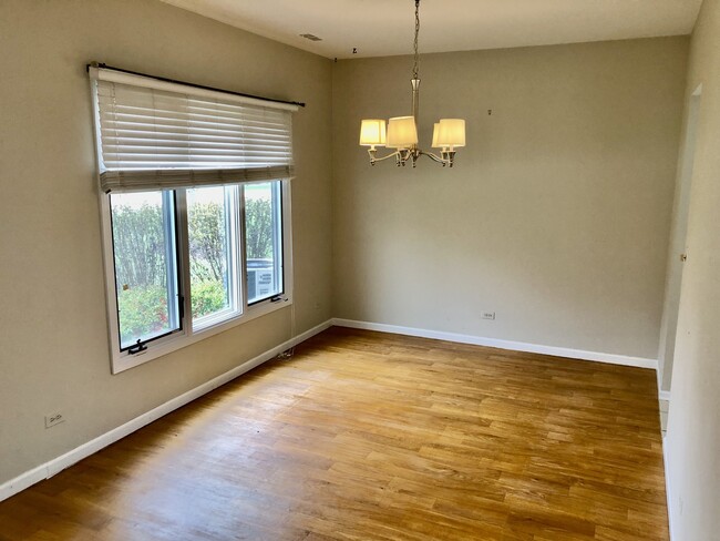 Building Photo - 909 Suffolk Ct