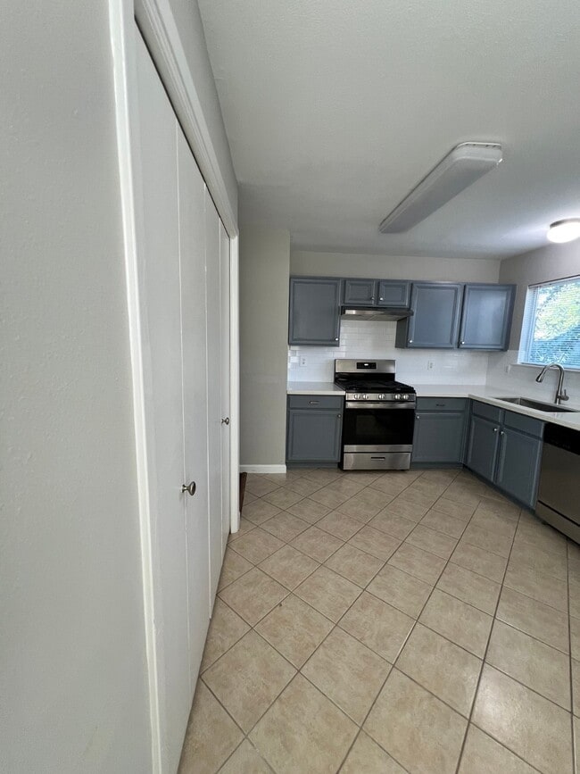 Building Photo - 11711 Chanteloup Dr