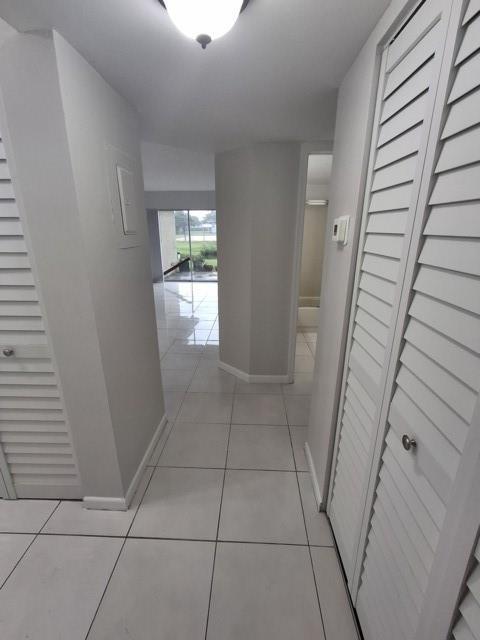 Building Photo - 9917 Twin Lakes Dr