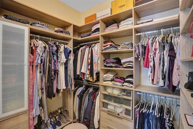 Building Photo - 1529 Shoreline Way