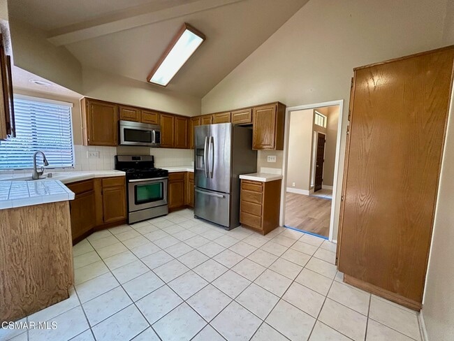 Building Photo - 408 Country Club Dr