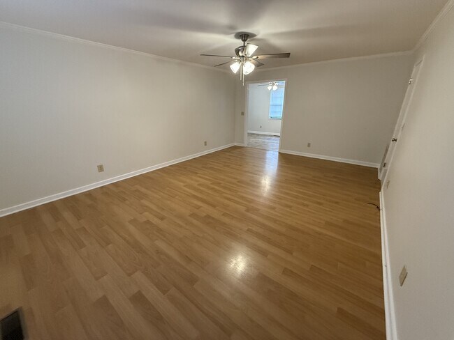 Building Photo - 1803 Thomas Ln