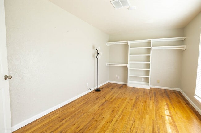 Building Photo - 12514 Park Forest Dr