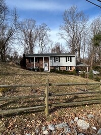 Building Photo - Rooms for Rent, Shared Living in a Beautiful Furnished Home