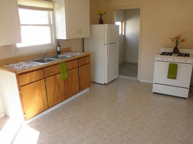 Floor Plan - 5549-5553 feather River Blvd