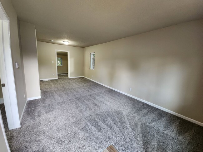 Building Photo - Fully remodeled 2 Bedroom Home