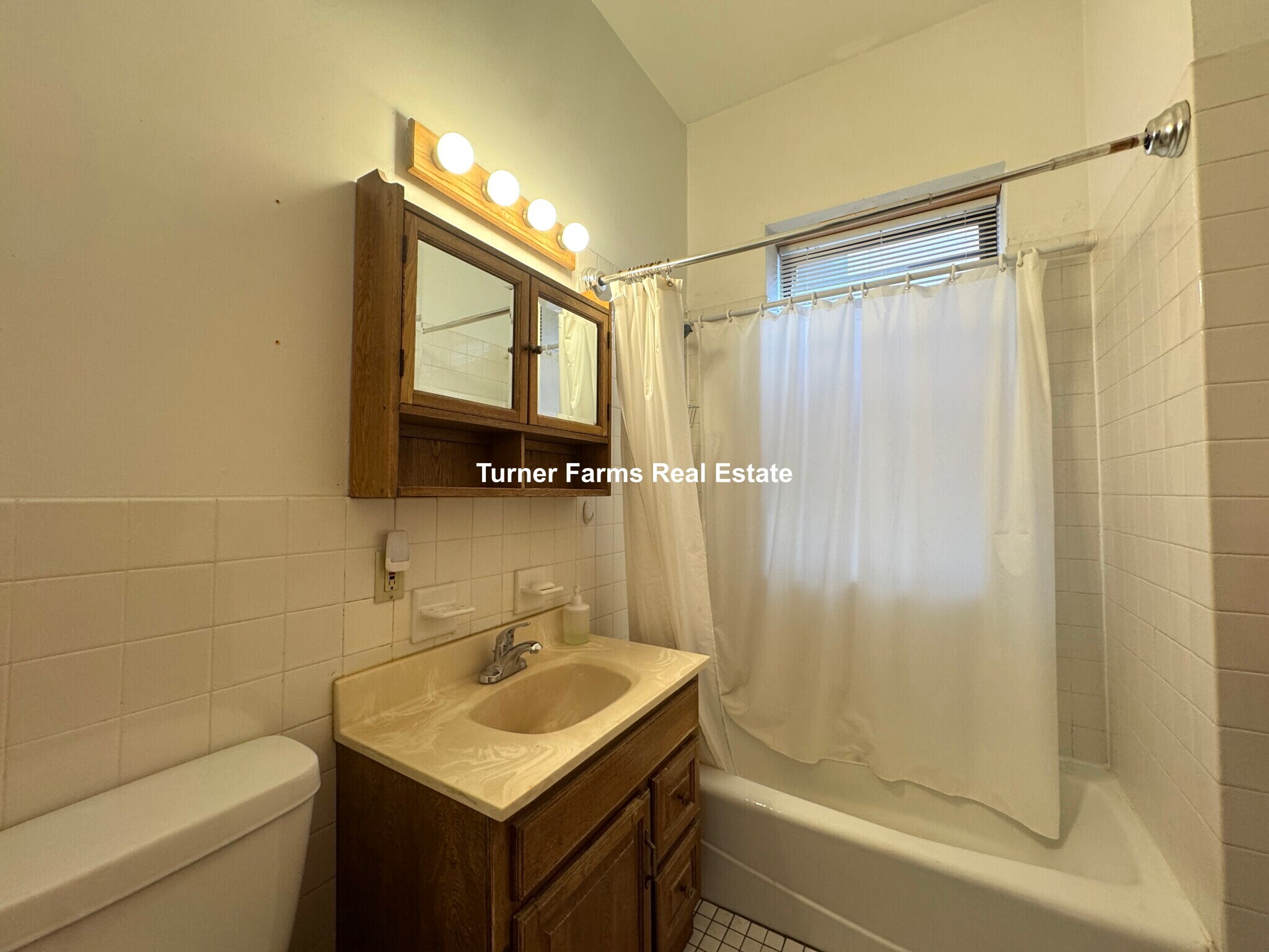 Building Photo - 149 Hillside St