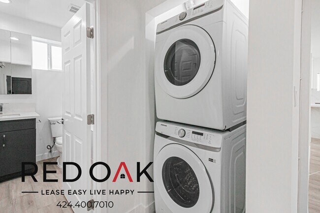 Building Photo - 608 W Hillcrest Blvd